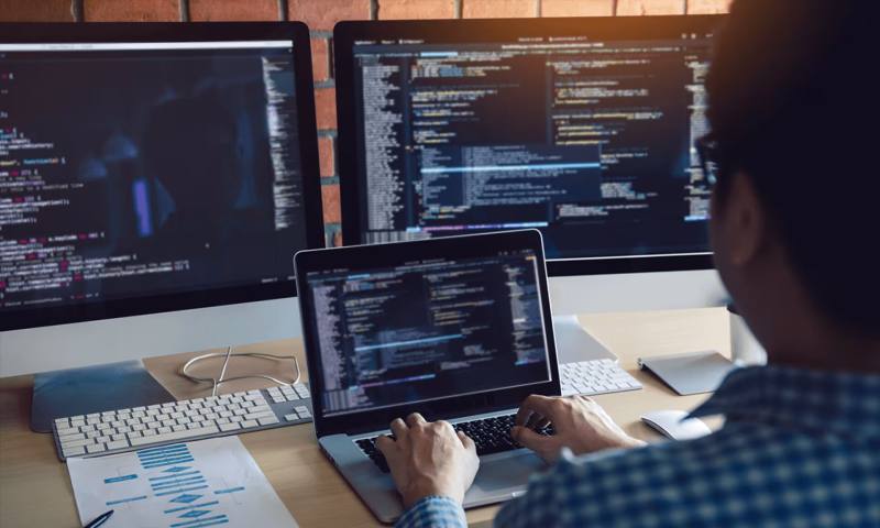 数据科学选型:R与Python如何赋能任县网站建设?